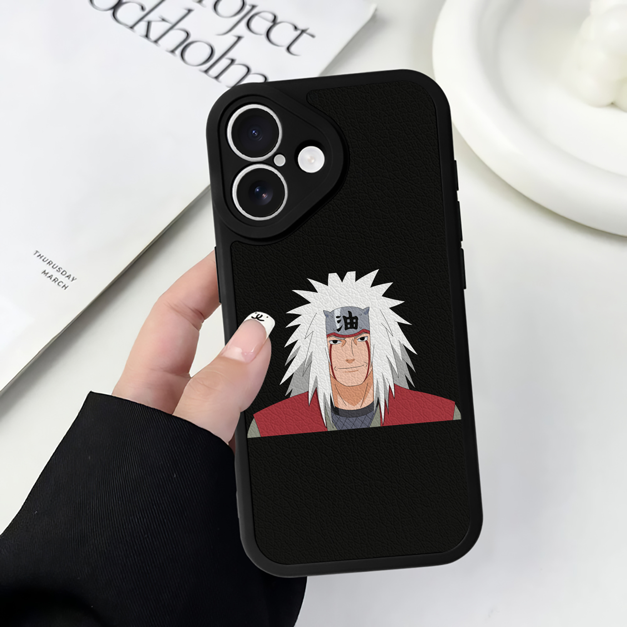 （画像用） NARUTO -ナルト- 自来也（じらいや） Jiraiya 【iPhone 16シリーズ対応】シリコンスマホケース（レザー調） 材質：シリコン